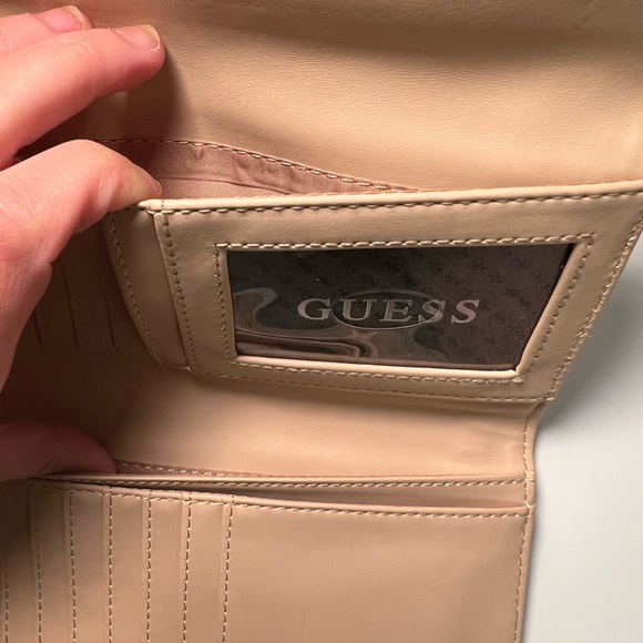 Guess Wallet - Picture 5 of 6